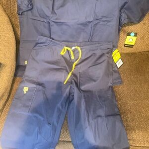 WonderWink Modern Fit Scrub Set in Blue and Yellow